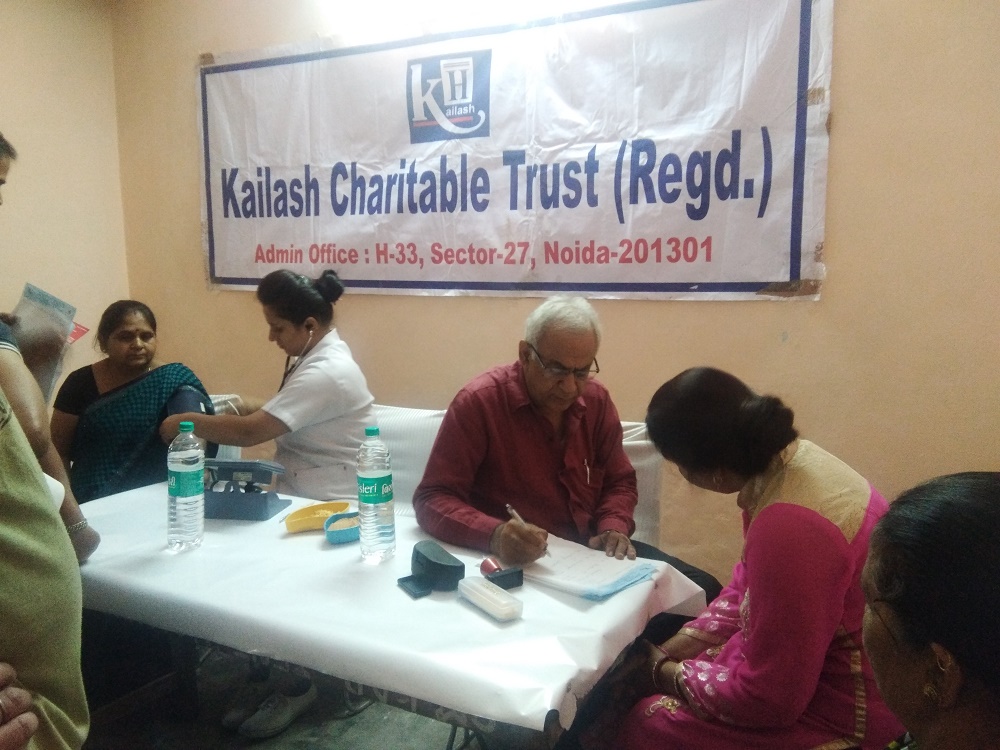 Kailash Hospital Trust Organized a free health check up camp at Vasundhara Sector 4 A