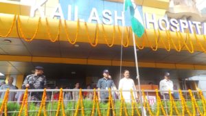 Kailash Hospital Noida celebrated the 73rd Independence Day with great zeal & patriotism in the air. The National Flag was hoisted by Founder of Kailash Group of Hospitals & Honb’le MP Dr. Mahesh Sharma Ji followed by an amazingly enthusiastic speech commemorating India’s strengthening power. Entire hospital staff attended the celebrations. Get a glimpse of the event & the National Flag soaring high in the sky.