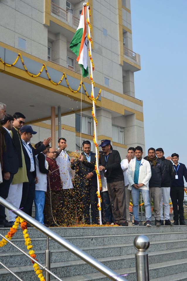Republic Day was celebrated in all its solemnity & grandeur at Kailash Hospital, Khurja. The event started with hoisting the National Flag with tunes of National Anthem by Medical Superintendant Dr.Avinash Prakash & Director Shri.Satyaparakash (Bhai sahab) followed with a wonderful speech by them.